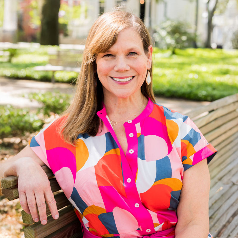 Shannon Bates headshot